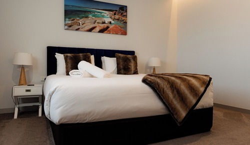 Luxury Studio Suite, 1 King Bed (King Suite 7)