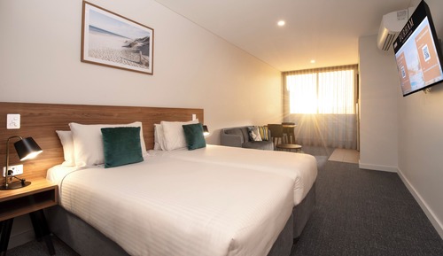 Family Interconnecting Room Queen/Twin