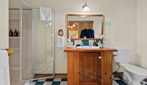 Lorikeet Room 