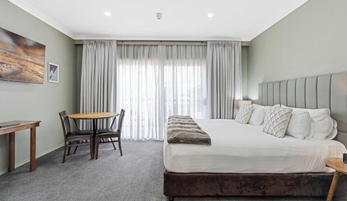 Studio Suite, 1 King Bed, Mobility Accessible