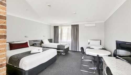 Deluxe Family Room