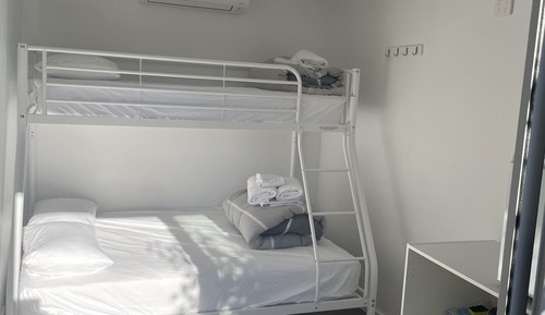 Bungalow - Sleeps 3 (Shared Bathroom)