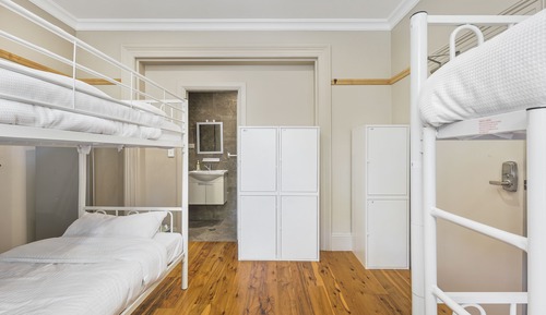 Female Only 6 Beds Share Room-Ensuite Bathroom
