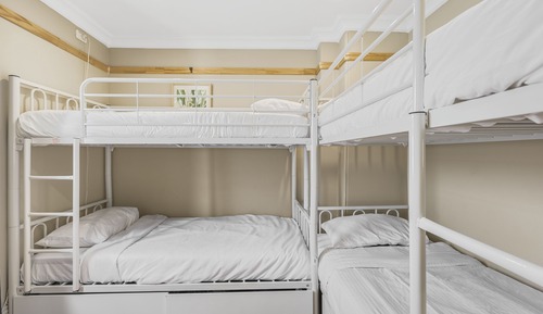 Female Only 4 Beds Share Room-Ensuite Bathroom