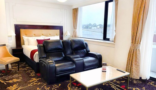 Luxury Suite, 1 King Bed, Jetted tub with balcony