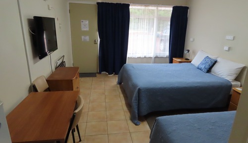 Classic Studio Motel Room (1 Queen and 1 Single Bed)