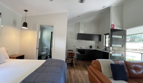 Studio Cabin - Sleeps 2