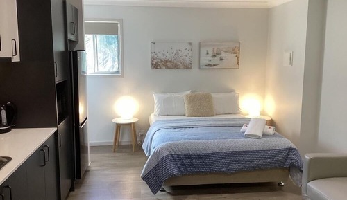 Garden Queen Room