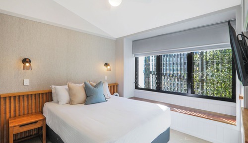 Premium Cabin - Sleeps 5