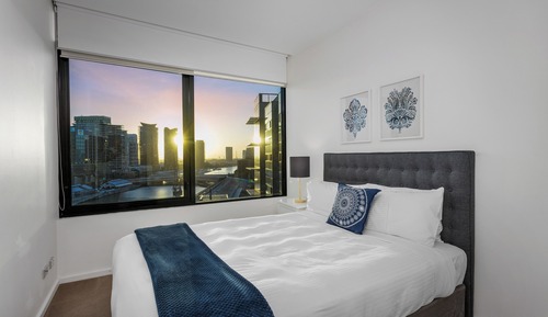 2 Bedroom 2 Bath Deluxe Apartment