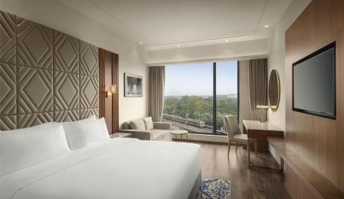 Superior Room with 1+1 offer* in Restaurant throughout the day and 15% off F&B in IRD. (*on select alcohol premium beverages)