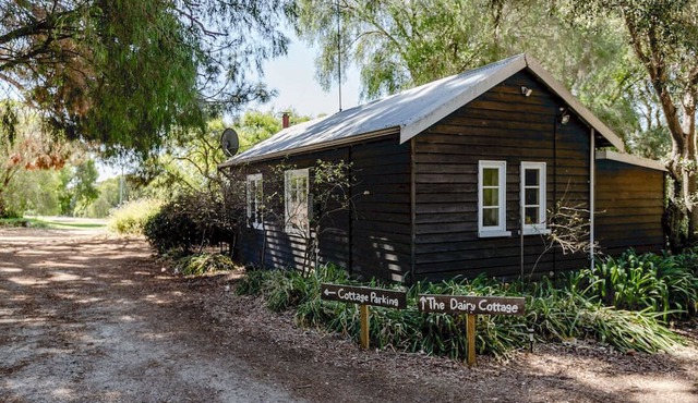 Charmingly restored, stylish traditional farm cottage set in beautiful gardens