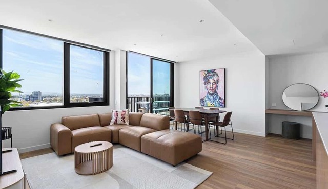 Family Friendly 3BR Apt with Parking & Workspace